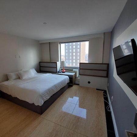 Mayfair Inn And Suites New York Buitenkant foto